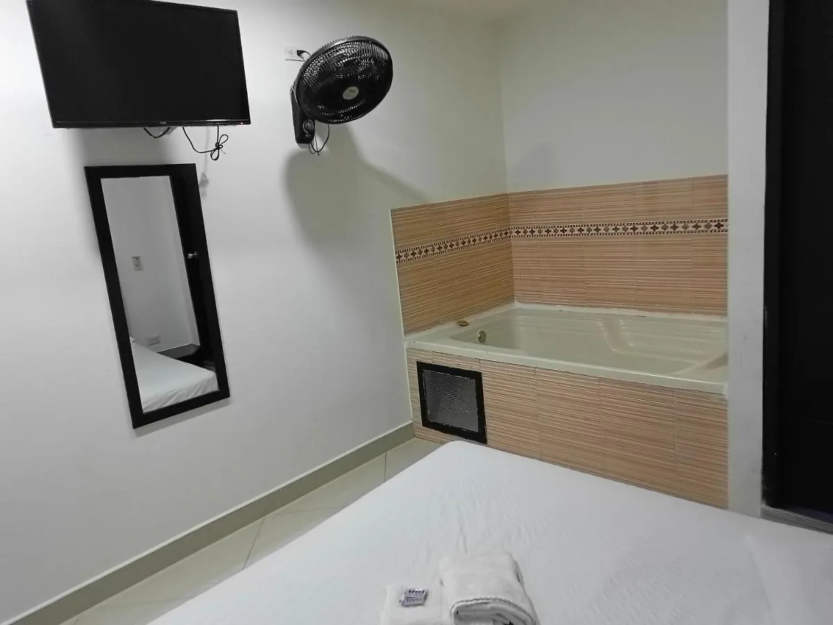הקונטקטים של Hotel Universo Plaza